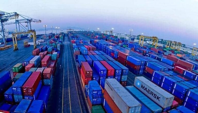 الدولار الجمركي يثير جدلا بين الحكومة اليمنية والقطاع الخاص