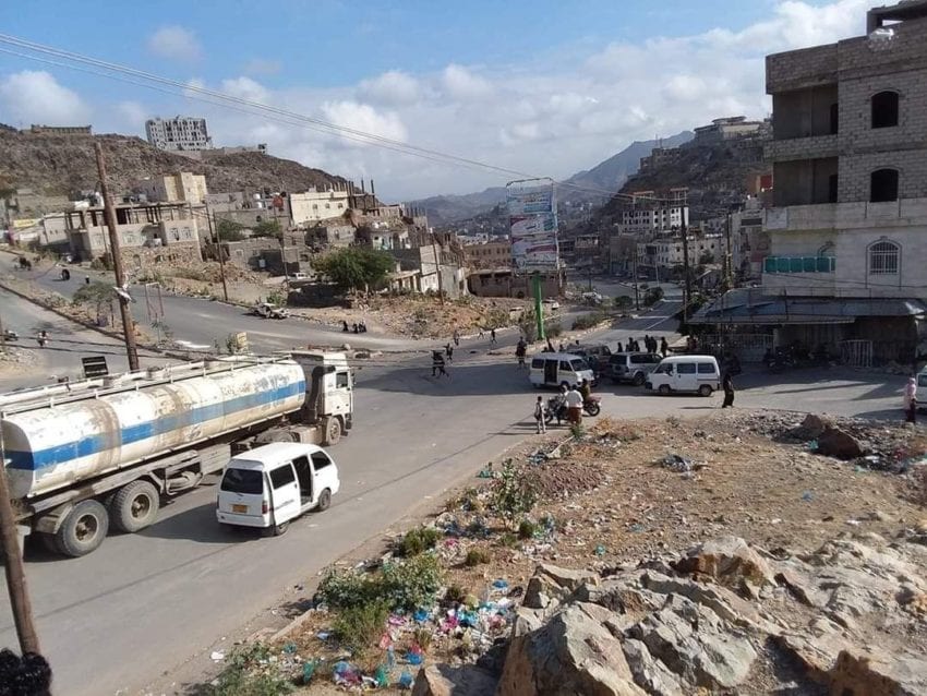 ضابط في محور تعز ينهب أرضية في وادي القاضي بتواطؤ رسمي "وثائق"