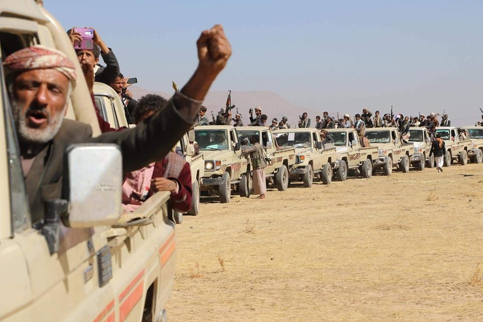 انفجار الوضع بين الحوثيين والقبائل واندلاع مواجهات عنيفة بالسلاح الثقيل والتعزيزات تتوافد الان للطرفين