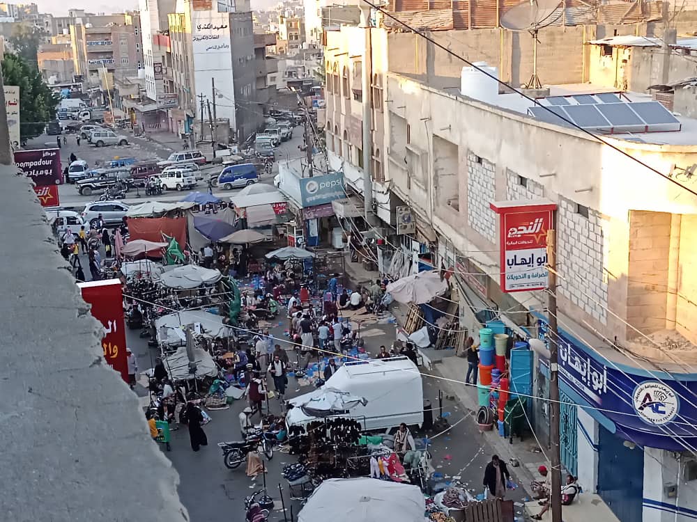 في ظل انعدام الرقابة والضوابط.. فوضى الاسعار تنهك كاهل المواطن في تعز والسلطات تضاعفها
