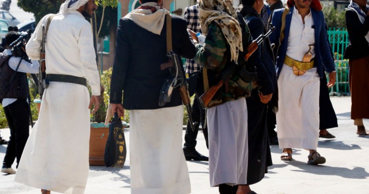 الحوثيون يقتلون الزعامات الموالية لهم وتصفية 12 من أبرز المشائخ "أسماء وتفاصيل"