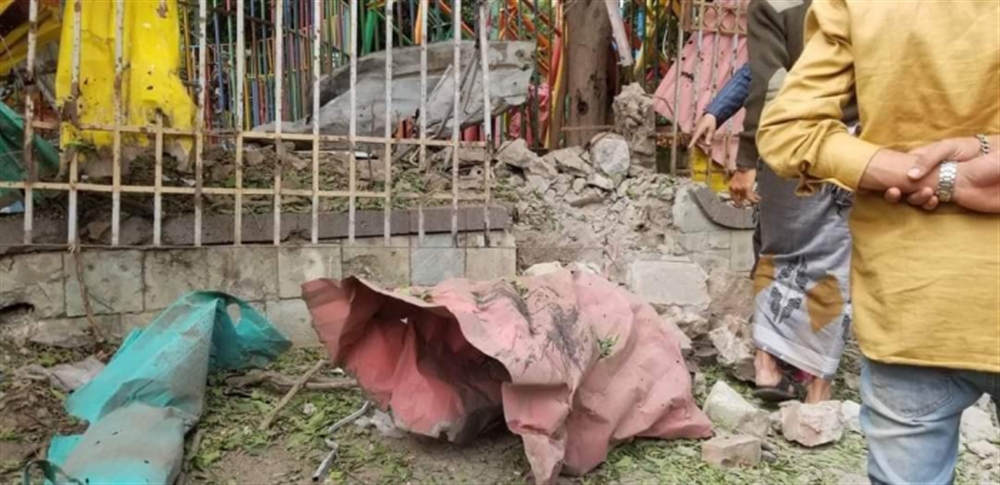 السيول تجرف محطة كهرباء وسيارة تقل 5 أشخاص في “وادي بنا”