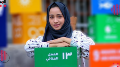صورة شابة يمنية تبتكر الطوب البلاستيكي لحماية البيئة
