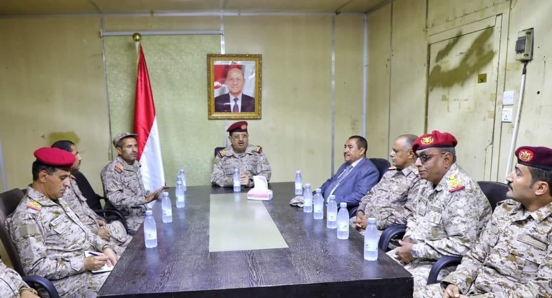 الشرعية تضيق ذرعاً بخروقات الحوثي ووزير دفاعها يعلن الجاهزية للحرب
