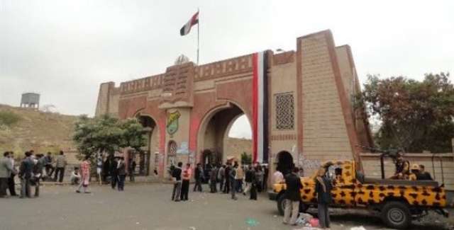 أكاديميو جامعة صنعاء في محاكم مليشيا الحوثي لعجزهم عن دفع ايجارات منازلهم