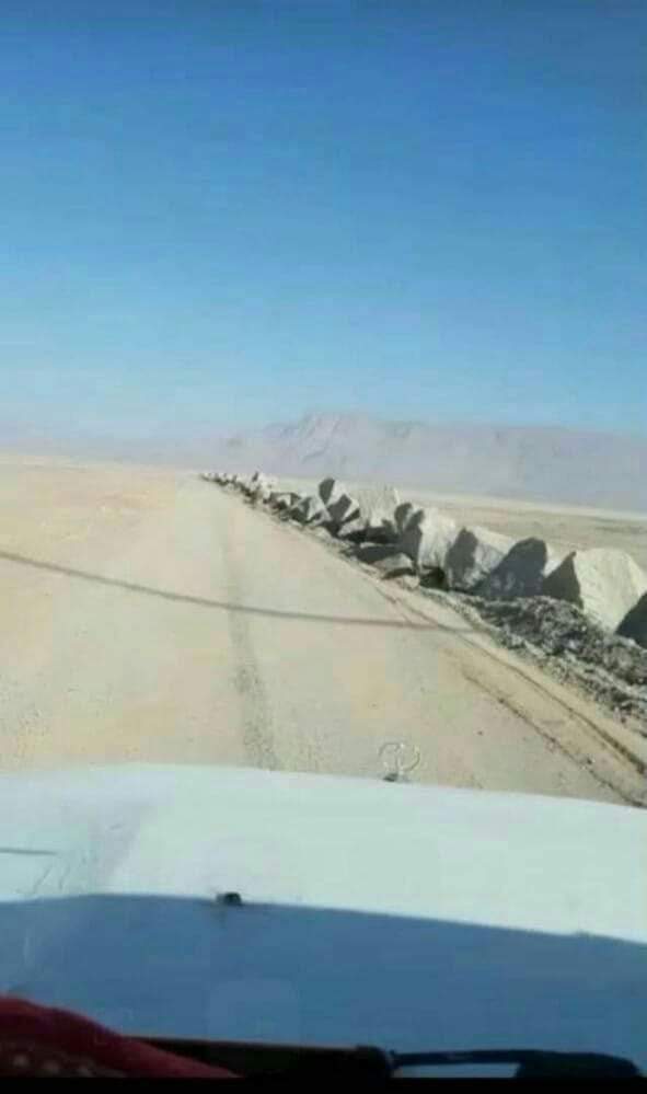 الحوثيون يغلقون طريقًا رئيسيًا بلبنات الجوف