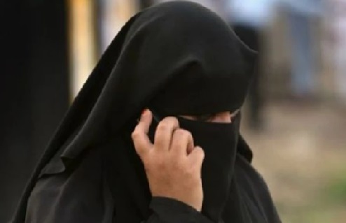 صورة اختارت الآخرة.. شاهد امرأة سعودية تبلغ عن 44 شخصا بينهم ابيها واشقائها لإرتكابهم جرائم عقوبتها الاعدام