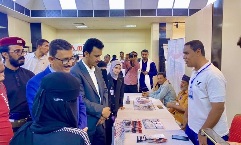 صورة الوكيل الجيلاني يدشن أعمال المعرض العقاري التسويقي الأول بحضرموت