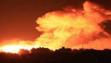 صورة الطيران الأميركي يهاجم العاصمة صنعاء وانفجارات تدوي في الأثناء (المواقع المستهدفة)