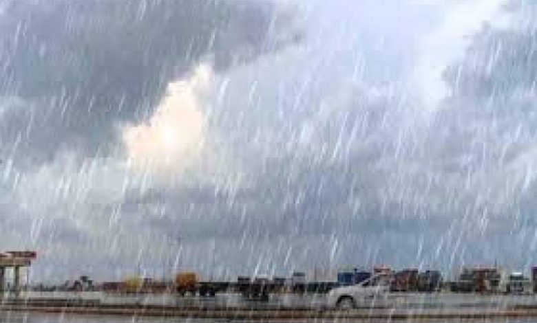 صورة فلكي يمني يتوقع هطول أمطار رعدية خلال الأسبوع الجاري بفعل تأثير كتلة هوائية رطبة