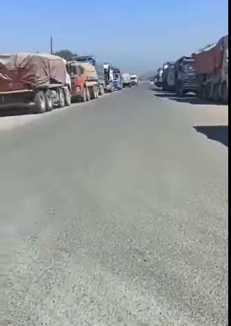 صورة مليشيا الحوثي تمنع دخول مئات الشاحنات إلى صنعاء