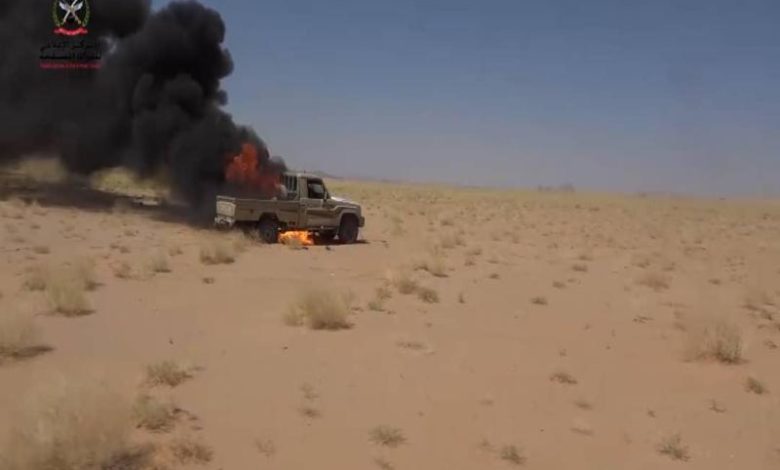 صورة مهاجمو الحوثي يقعون بقبضة الجيش في الجوف بعد معارك ضارية أوقعت قتلى