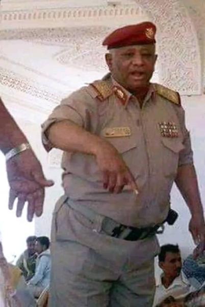 الكشف عن هوية الشخصيات التي تسلمت اللواء فيصل رجب من المليشيات