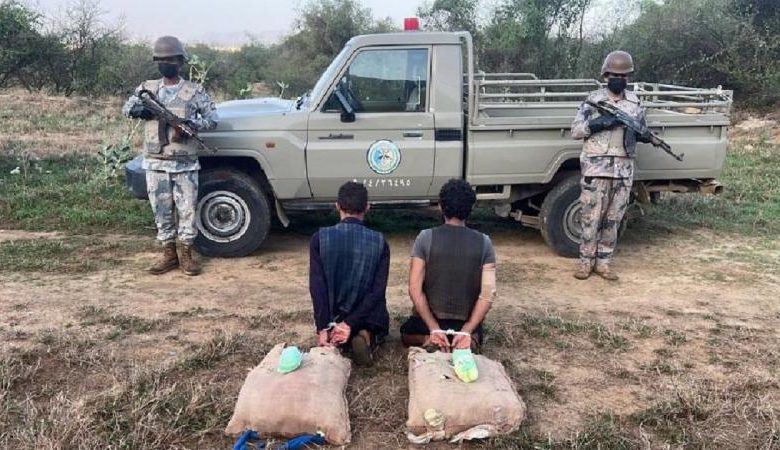 صورة ضبط يمنيين في السعودية بحوزتهم كميات من القات