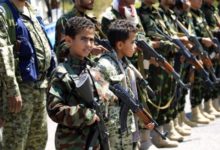 صورة مطالبات بضغط دولي لوقف تجنيد الحوثي للأطفال