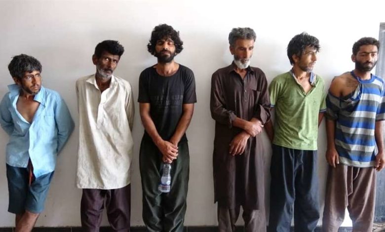 صورة إحالة 6 إيرانيين إلى النيابة بعد ساعات من ضبطهم في المهرة