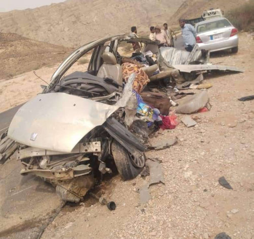 صورة حادث سير مروع يودي بحياة يمني وزوجته وخمسة من أبنائه