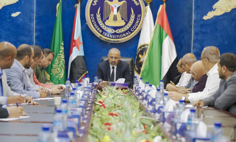 صورة الزُبيدي يترأس اجتماعا للجنة المجلس الانتقالي للإغاثة والأعمال الإنسانية