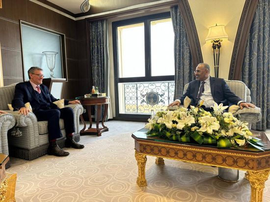 صورة الزُبيدي يلتقي سفير بلجيكا ويناقشا المستجدات السياسية والاقتصادية والعسكرية