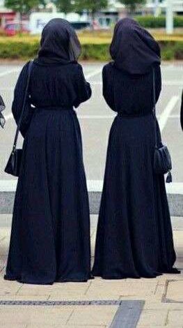 صورة التوصل الى اتفاق بين لجنة رقابة حوثية وبين محلات العبايات النسائية في صنعاء