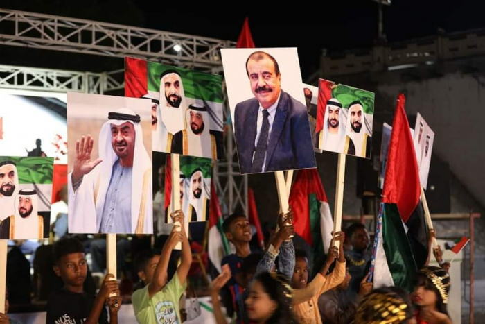 صورة تقدير شعبي للإمارات.. المكلا تحتفل بذكرى التحرير السابعة