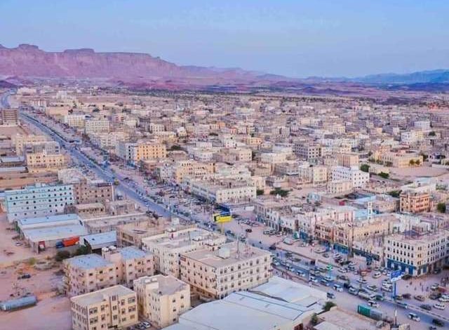 صورة الأمن بشبوة يعيد اثنين من السجناء الفارين من سجن عتق المركزي