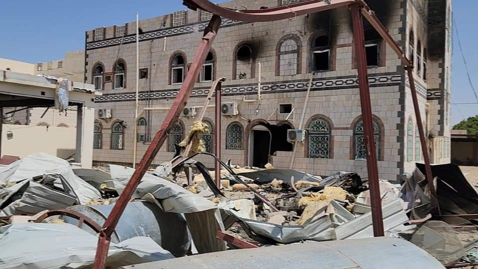 مصادر: مليشيات الحوثي تستهدف منزل محافظ مأرب بصاروخين باليستيين وهذا مصير العرادة (صور)