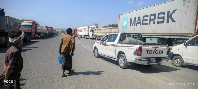 صورة الحوثيون يمنعون مرور شاحنات البضائع بين تعز ولحج