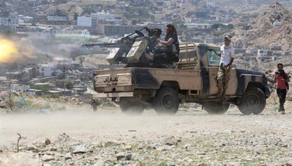 مليشيات الحوثي تستهدف مواقع الجيش شمال وغرب تعز