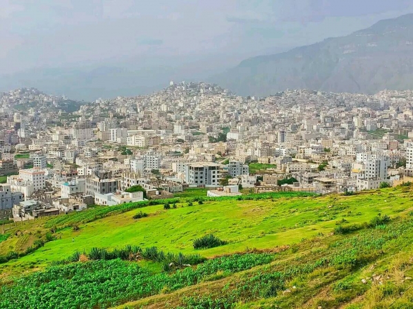 إب: مسلحون يهاجمون عاقل حارة ويسطون على منزل