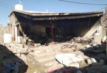 صورة انفجارات داخل مخزن أسلحة للقاعدة في مأرب بعد استهدافه بغارة أمريكية