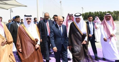 العليمي يصل حضرموت برفقة وفد سعودي رفيع
