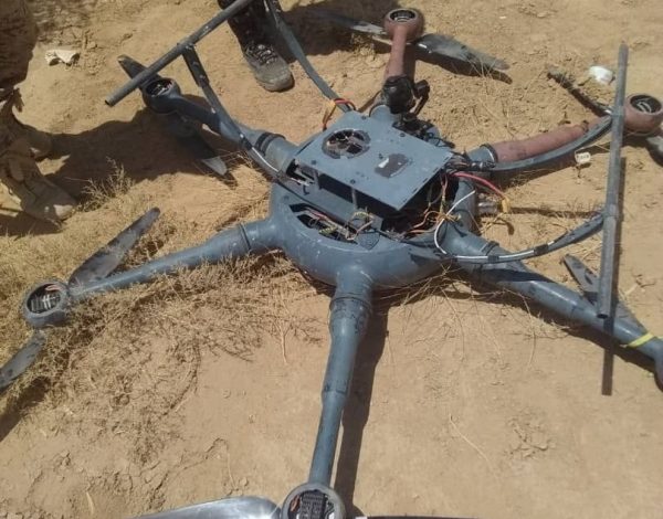 صورة القوات الحكومية تسقط طائرة مُسيرة للحوثيين في الجوف