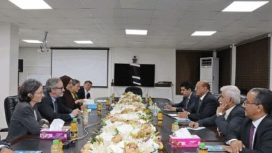 صورة محافظ البنك المركزي يناقش مع سفراء الإتحاد الأوروبي توقف صادرات النفط