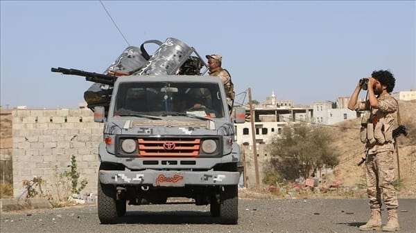 صورة قوات الجيش بتعز تكسر هجوماً حوثيا على مواقعها في وادي صالة