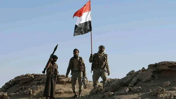 صورة مليشيا الحوثي تقصف مواقع للجيش في تعز 