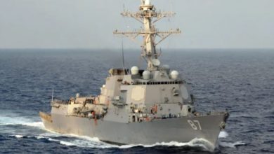 صورة فرقاطة دانمركية تنجو من هجوم حوثي في البحر الأحمر