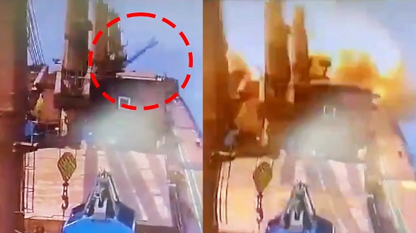 صورة فيديو يوثق “لحظة” انفجار صاروخ اطلقه الحوثيون على سفينة في البحر الأحمر