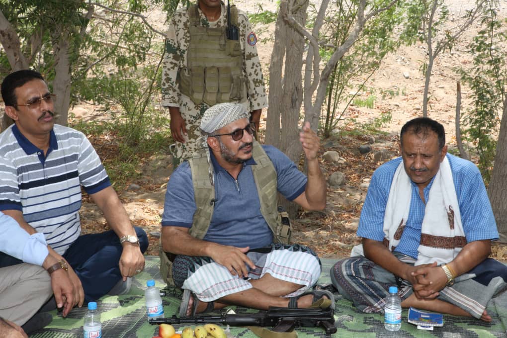 قائد المقاومة الوطنية يلتقي وجهاء مديرية الوازعية