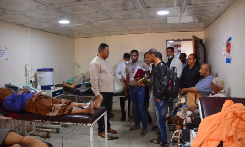 صورة ممثل الصليب الأحمر الدولي يزور مركز الأطراف الصناعية بتعز