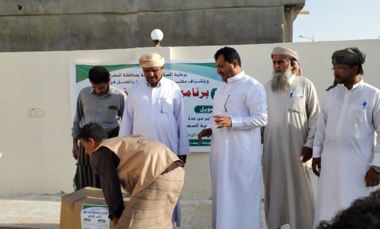 صورة مؤسسة الشوكاني تدشن مشروع السلل الغذائية للأيتام في المهرة