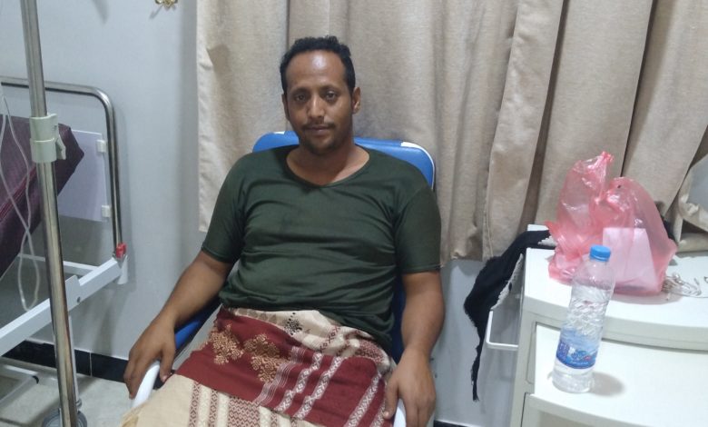 صورة شارك في المعارك ضد الحوثيين واصيب بإنفجار لغم في المخاء.. نديم ضحية نكران التضحية