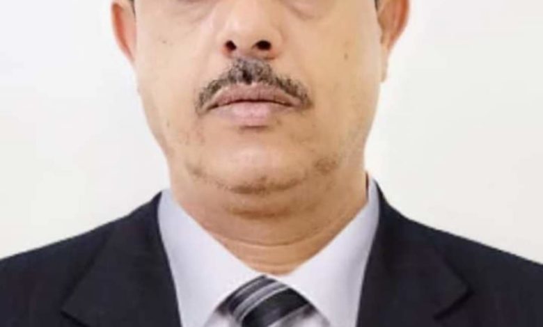 صورة مدير عام المؤسسة العامة للكهرباء يعزي بوفاة مدير كهرباء المهرة