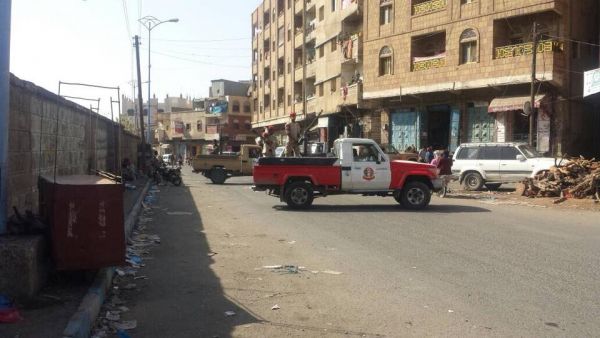 تعز.. احتجاجات عقب اغتيال جندي واشتباكات في جولة سنان