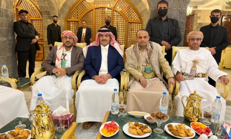 صورة الحوثيون يهددون السعودية رغم استضافة سفيرها بصنعاء