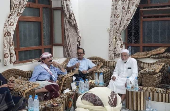 صورة اجتماع قبلي يُنصِّب وزير شيخاً في مراد “اسم وتفاصيل”