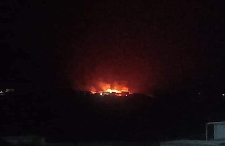 صورة إحتراق محطة لتعبئة الغاز شرق مفرق السعدي بشبوة بعد إستهدافها من الحوثيين