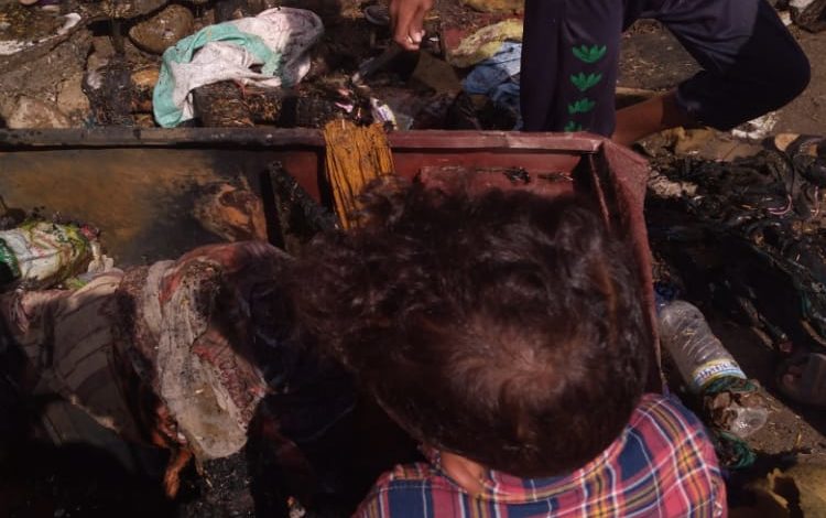 صورة الجن تلاحق مواطن يمني وأسرته وتحرق منزله وكل أملاكه انتقاما منه بعد إقدامه على هذا العمل “صور”