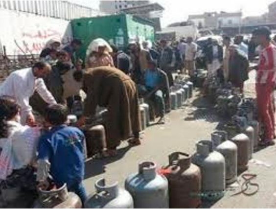 مليشيات الحوثي تمنع الغاز المنزلي عن كل سكان صنعاء ممن لم يشاركوا بإحتفلاتها بمولد النبي