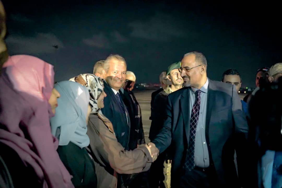 الامارات تكشف عن موعد عودة رئيس المجلس الانتقالي الجنوبي الى عدن